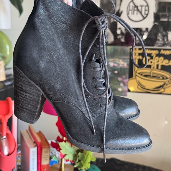 zip up heeled booties 🐈‍⬛🌙 - Picture 1 of 7